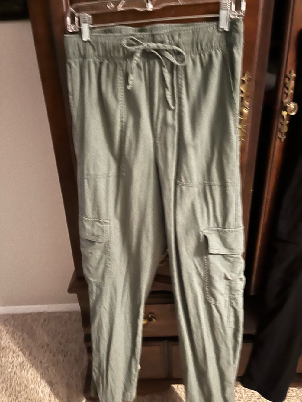GAP Women’s Olive Green Wide Leg Cargo Pants